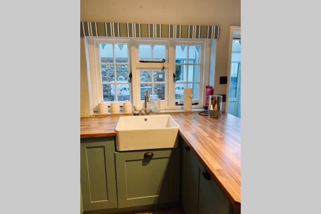 Angel Cottage, Boxgrove, Chichester - Relax And Unwind Экстерьер фото